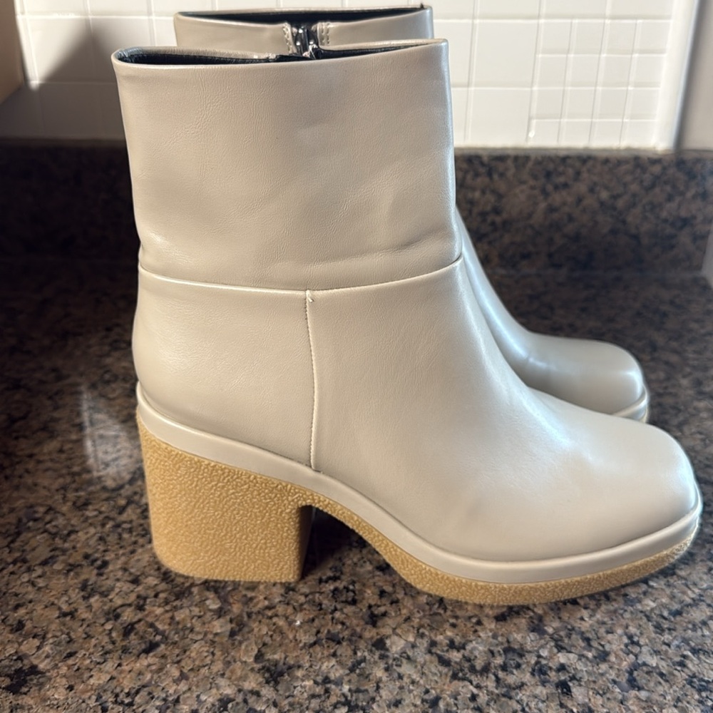 NWT Amazon Essentials Women's Cream Ankle Platform Booties Size 10 - Picture 4 of 6